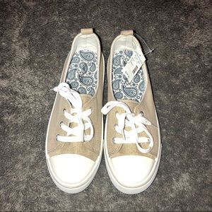 NWT. Maurice's canvas shoe. 👌